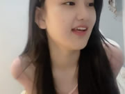 挺拔粉嫩的大奶子可愛超清純美少女直播